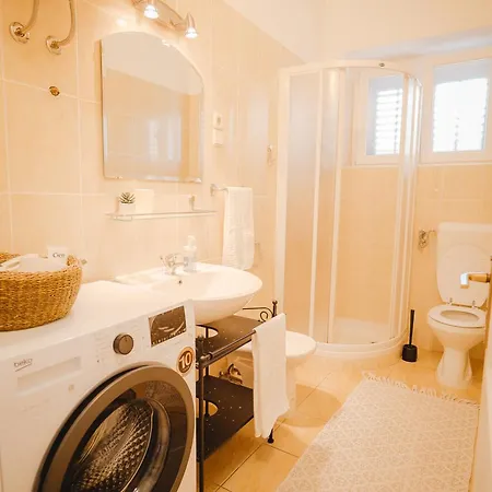 Cozy Family Friendly House Ferienhaus Zadar